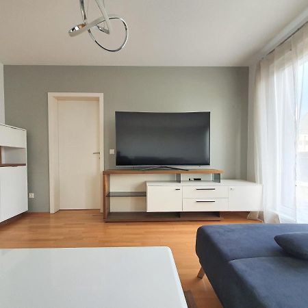 Near Lake Spacious & Furnished Beautiful Apartment Wien Eksteriør billede