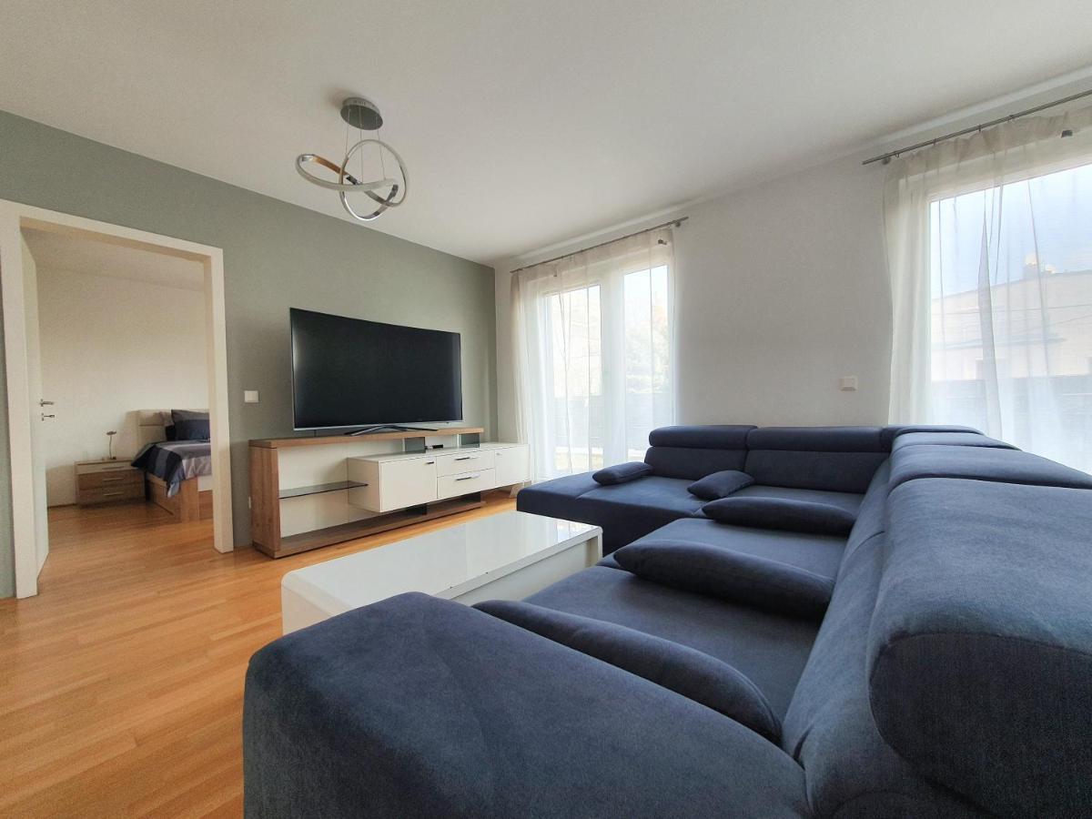 Near Lake Spacious & Furnished Beautiful Apartment Wien Eksteriør billede