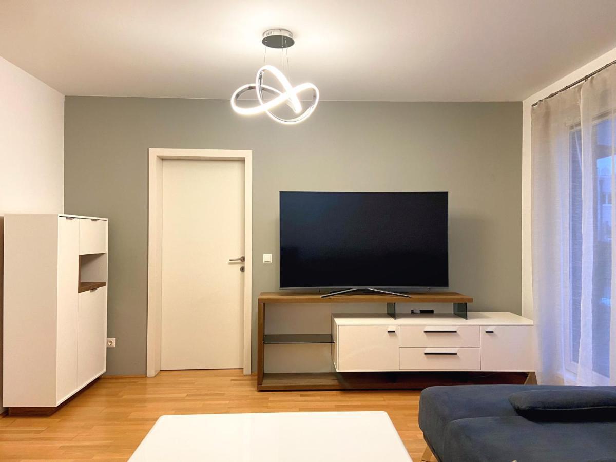 Near Lake Spacious & Furnished Beautiful Apartment Wien Eksteriør billede
