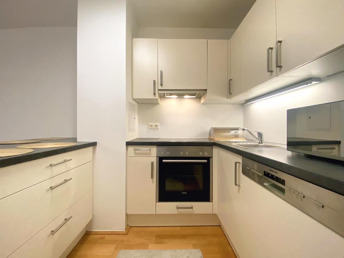 Near Lake Spacious & Furnished Beautiful Apartment Wien Eksteriør billede