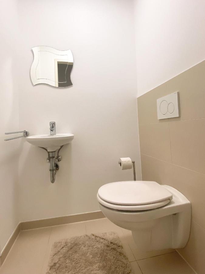 Near Lake Spacious & Furnished Beautiful Apartment Wien Eksteriør billede