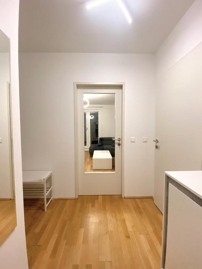Near Lake Spacious & Furnished Beautiful Apartment Wien Eksteriør billede